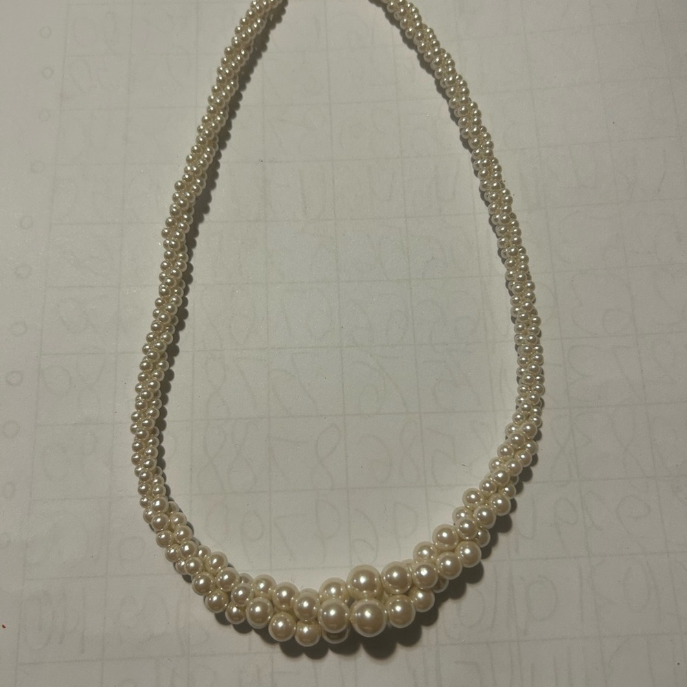 Elegant Pearl Necklace